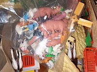 Lot 51 - boerderij onderdelen en dieren. 2 dozen - afbeelding 6 van  6