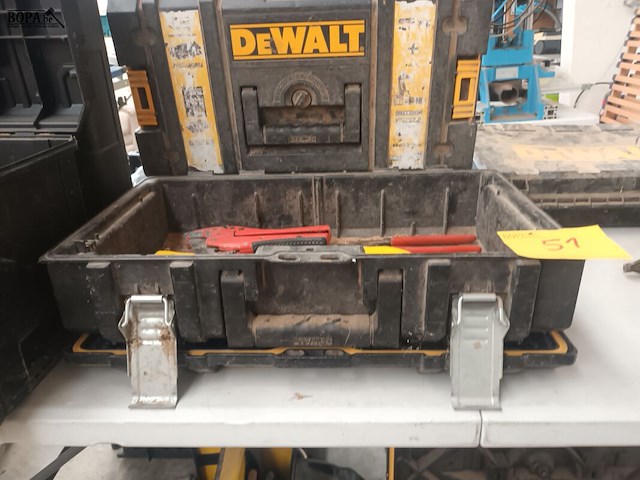 Lot 51 - dewalt materiaalkoffer met inhoud - afbeelding 2 van  4
