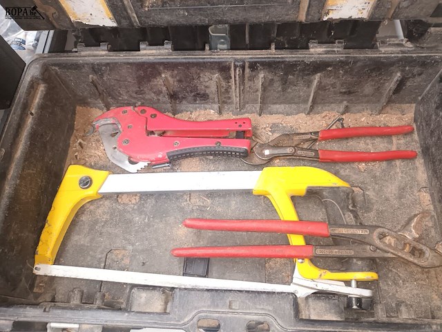Lot 51 - dewalt materiaalkoffer met inhoud - afbeelding 3 van  4