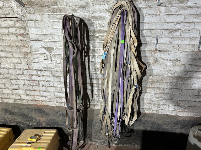 Lot 51 - diverse hijsriemen - afbeelding 2 van  2