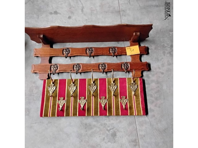 Lot 51 - duo antieken kapstokken wandbevestiging - afbeelding 1 van  1