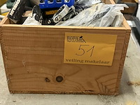 Lot 51 - fietstoebehoren allerlei: oa shimano remkabels, trappers, li - afbeelding 1 van  3
