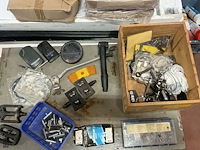 Lot 51 - fietstoebehoren allerlei: oa shimano remkabels, trappers, li - afbeelding 2 van  3