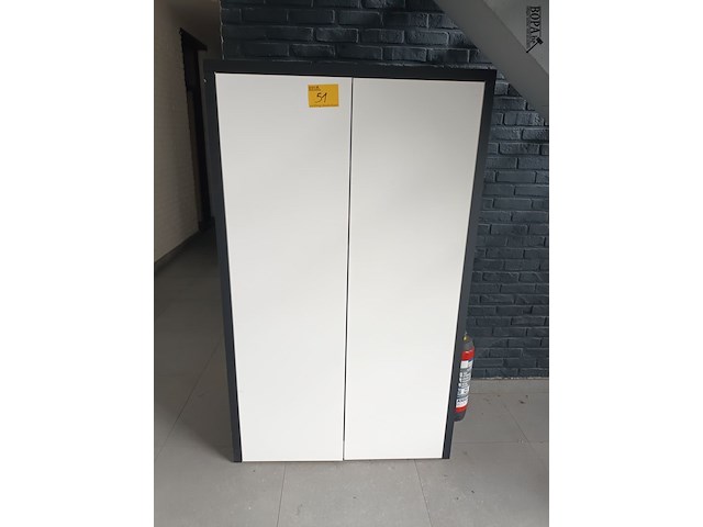 Lot 51 - kantoorkast met inhoud - afbeelding 1 van  3