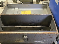 Lot 51 - koffer met boren en beitels - afbeelding 1 van  2