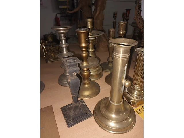 Lot 51 - koperen kandelaars. 8 stuks - afbeelding 3 van  4