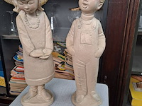 Lot 51 - lot duo beelden kind jongen-meisje - afbeelding 1 van  2