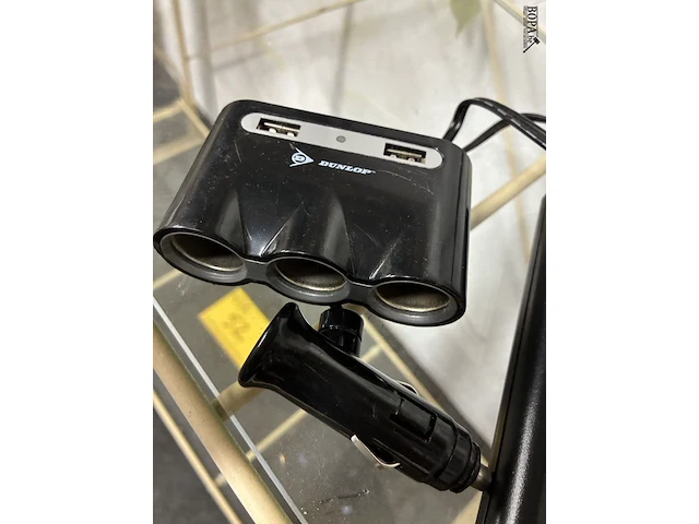 Lot 51 - lot powerbank/sigarettenaansteker-splitter/samsung - afbeelding 2 van  3