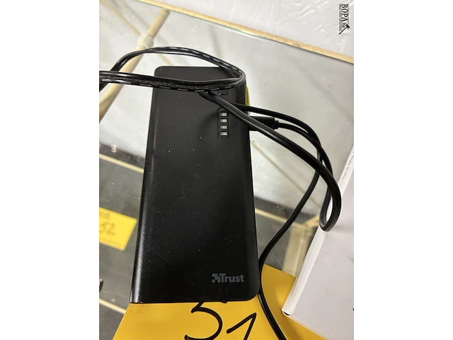 Lot 51 - lot powerbank/sigarettenaansteker-splitter/samsung - afbeelding 3 van  3
