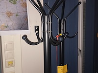 Lot 51 - metalen kapstok. 2 stuks - afbeelding 2 van  2