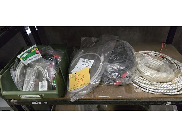 Lot 51 - pc kabel in verpakking - afbeelding 1 van  3
