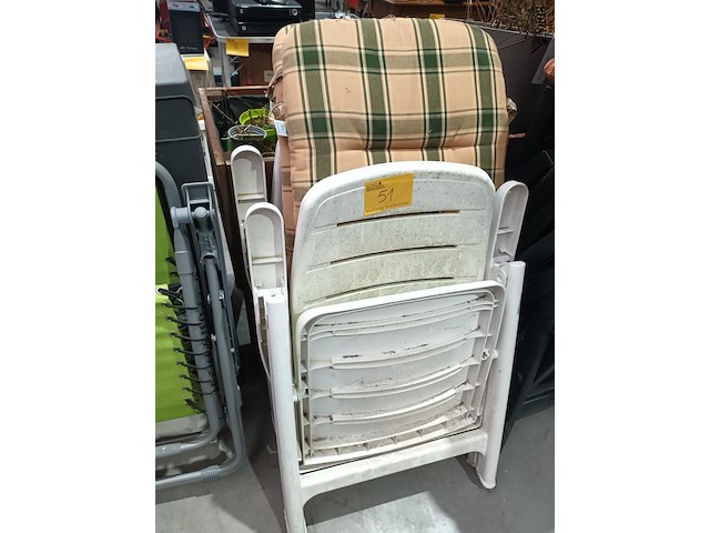 Lot 51 - pvc tuinzetel met kussen. 2 stuks - afbeelding 1 van  4
