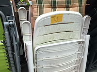 Lot 51 - pvc tuinzetel met kussen. 2 stuks - afbeelding 1 van  4