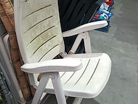 Lot 51 - pvc tuinzetel met kussen. 2 stuks - afbeelding 2 van  4