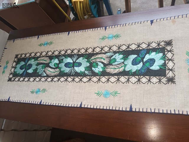 Lot 51 - retro tafelkleedjes. 2 stuks - afbeelding 1 van  3