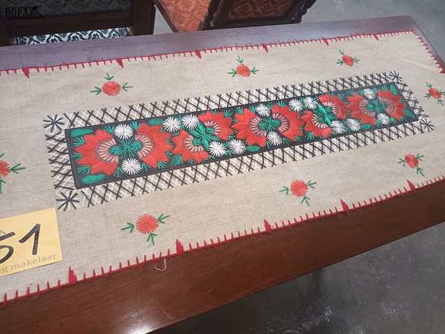 Lot 51 - retro tafelkleedjes. 2 stuks - afbeelding 2 van  3