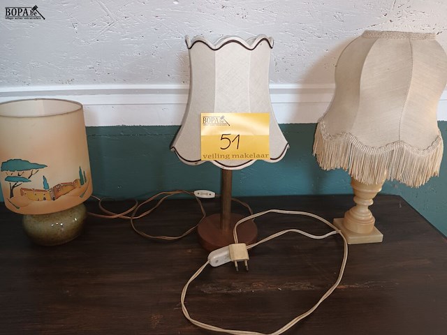 Lot 51 - tafellamp. 3 stuks - afbeelding 1 van  4