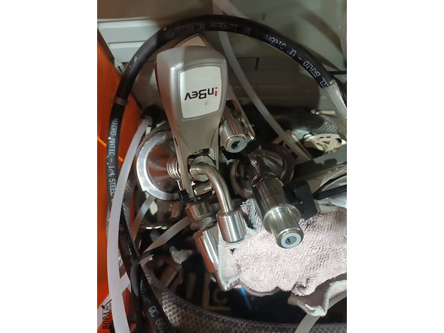 Lot 51 - tapkranen - afbeelding 2 van  3