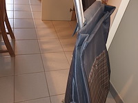 Lot 51 - trolleys en tas - afbeelding 2 van  4