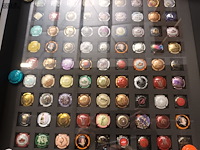 Lot 51 - verzameling champagne capsules - afbeelding 2 van  4