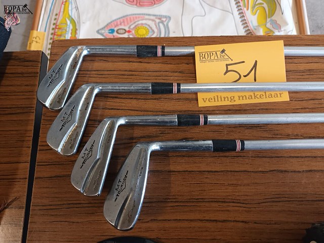 Lot 51 - vintage golf clubs. 4 stuks - afbeelding 1 van  5