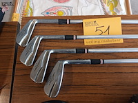 Lot 51 - vintage golf clubs. 4 stuks - afbeelding 1 van  5