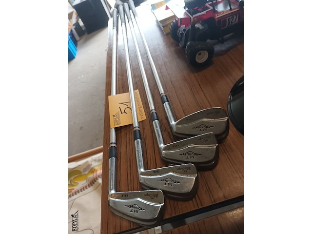 Lot 51 - vintage golf clubs. 4 stuks - afbeelding 2 van  5
