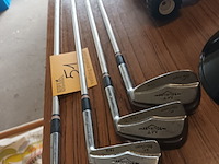 Lot 51 - vintage golf clubs. 4 stuks - afbeelding 2 van  5