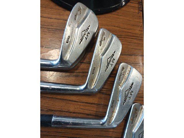 Lot 51 - vintage golf clubs. 4 stuks - afbeelding 4 van  5