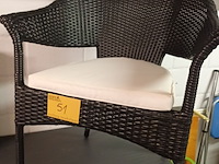 Lot 51 - wicker terrasstoel met kussen - afbeelding 1 van  3