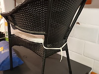 Lot 51 - wicker terrasstoel met kussen - afbeelding 3 van  3