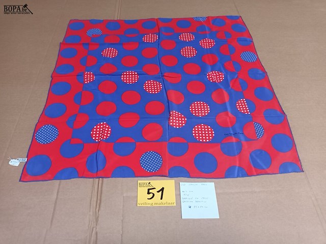 Lot 51 - zijden sjaal guy laroche - afbeelding 1 van  3