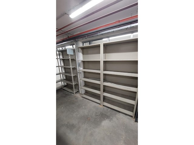 Lot 51 meter lopende stevige metalen rekken - afbeelding 2 van  32