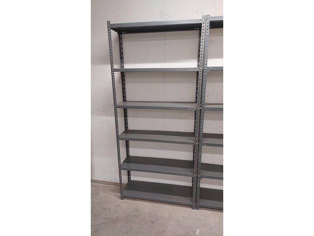 Lot 51 meter lopende stevige metalen rekken - afbeelding 1 van  32