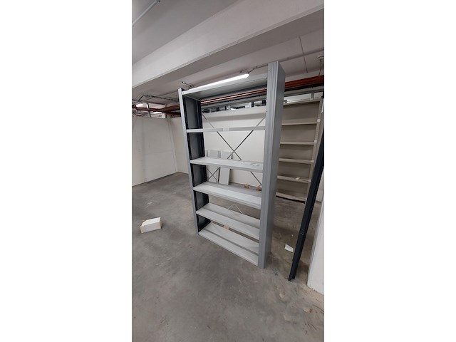 Lot 51 meter lopende stevige metalen rekken - afbeelding 15 van  32