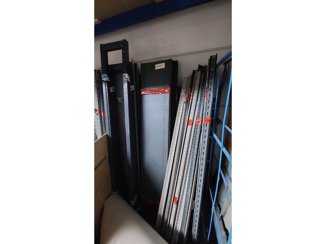 Lot 51 meter lopende stevige metalen rekken - afbeelding 21 van  32