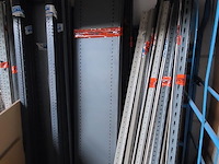 Lot 51 meter lopende stevige metalen rekken - afbeelding 21 van  32