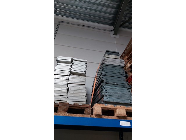 Lot 51 meter lopende stevige metalen rekken - afbeelding 22 van  32