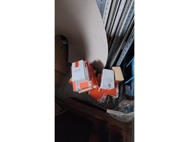 Lot 51 meter lopende stevige metalen rekken - afbeelding 24 van  32