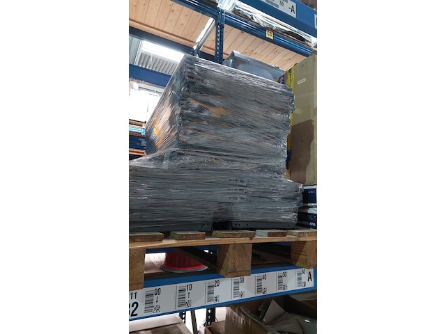 Lot 51 meter lopende stevige metalen rekken - afbeelding 26 van  32