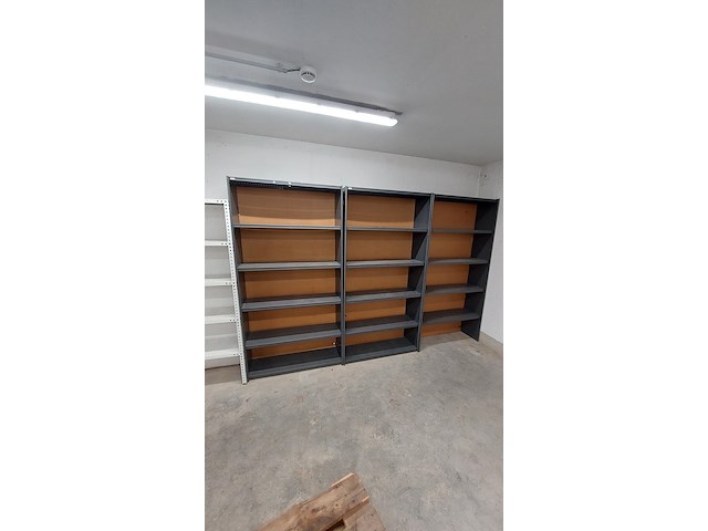 Lot 51 meter lopende stevige metalen rekken - afbeelding 27 van  32