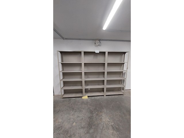 Lot 51 meter lopende stevige metalen rekken - afbeelding 30 van  32