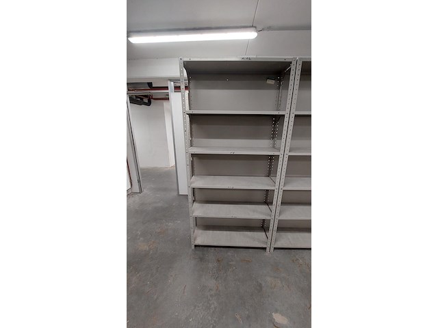 Lot 51 meter lopende stevige metalen rekken - afbeelding 31 van  32