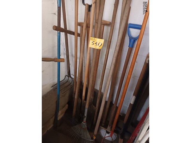 Lot 510 - tuinmateriaal. 22 stuks - afbeelding 1 van  4