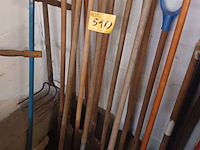 Lot 510 - tuinmateriaal. 22 stuks - afbeelding 1 van  4