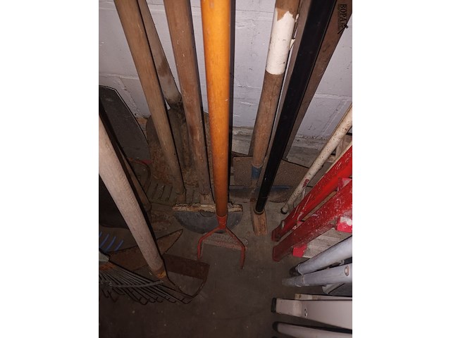 Lot 510 - tuinmateriaal. 22 stuks - afbeelding 3 van  4