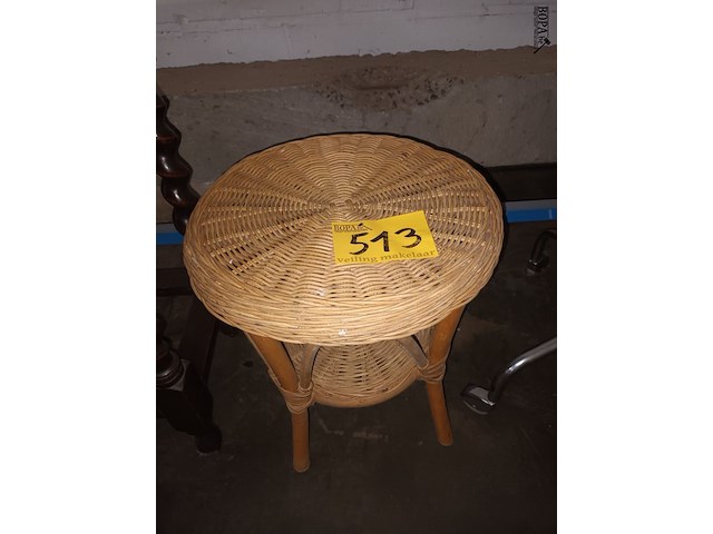 Lot 513 - rieten plantenstaander - afbeelding 1 van  3