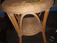Lot 513 - rieten plantenstaander - afbeelding 2 van  3