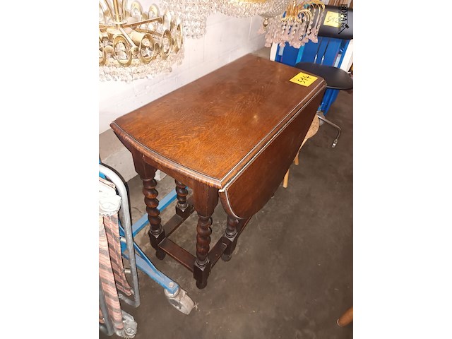 Lot 514 - klaptafel in massief hout - afbeelding 1 van  3