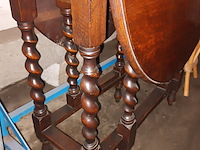 Lot 514 - klaptafel in massief hout - afbeelding 2 van  3